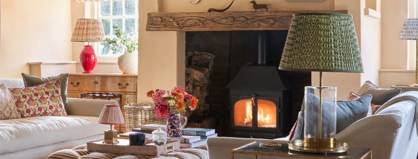 Cosy sitting room with a rug.